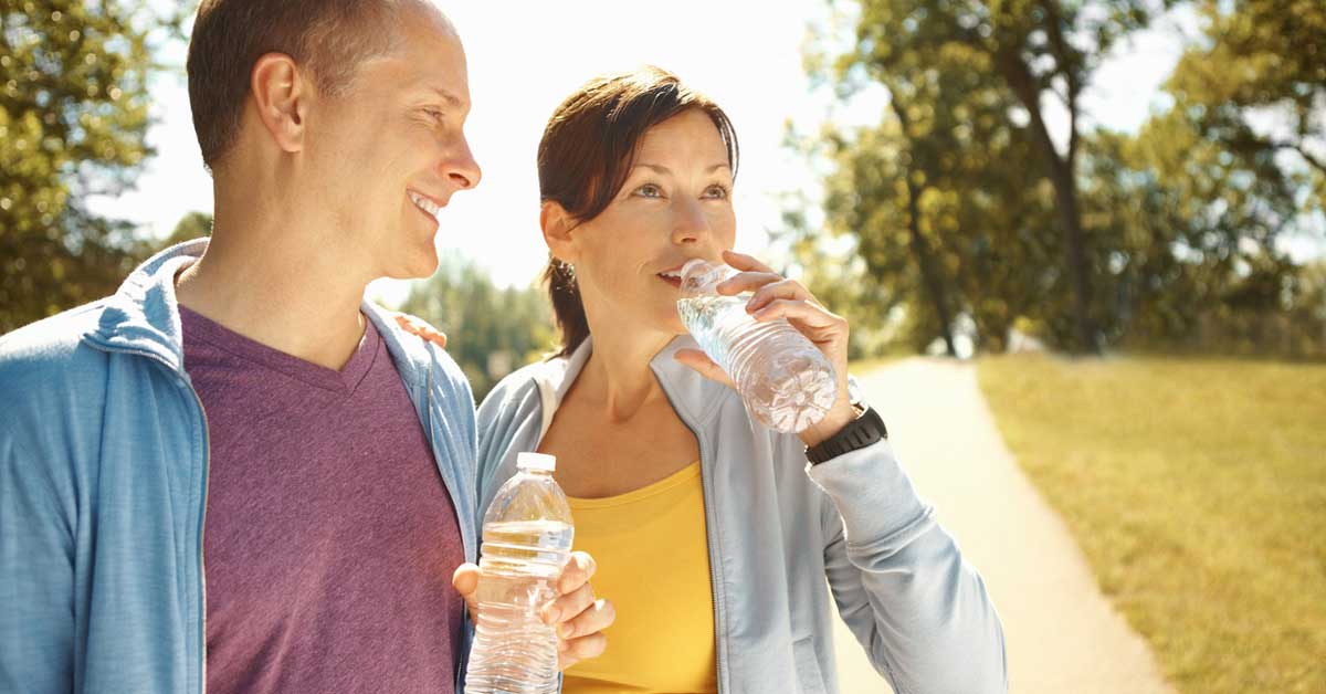 man and woman outdoors exercising to increase energy from hypothyrodism